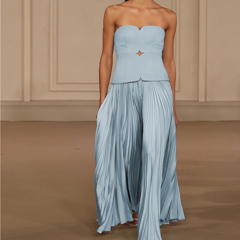 ‼️🚨🚨ISO ACLER AVONLEA DRESS!!!